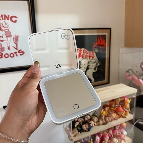 ❣️IMPRESSIONS Hello Kitty Compact Mirror - Picture 3 of 5